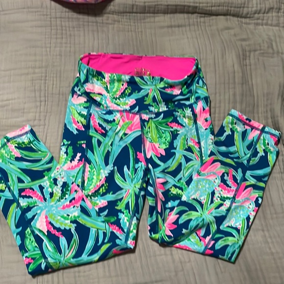 Lilly Pulitzer Pants - NWOT Lilly Pulitzer UPF 50 Luxletic 21" Weekender High Rise Crop Legging